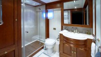 BLUE ATTRACTION -  Twin Bathroom